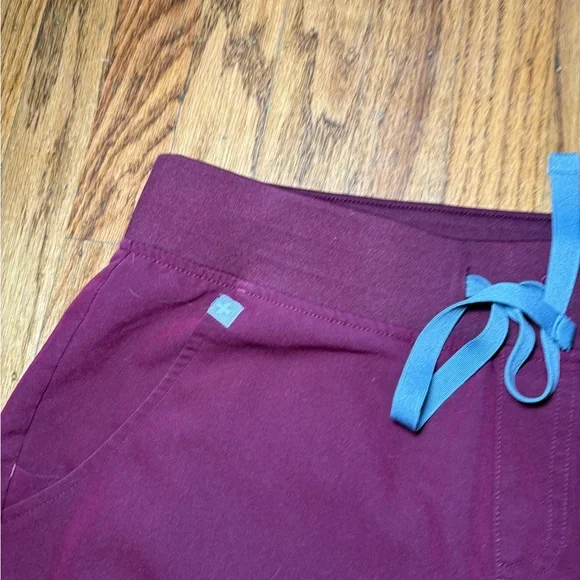 FIGS Technical Collection Jogger Pants Size Medium Maroon Drawstring Elastic - Picture 9 of 16